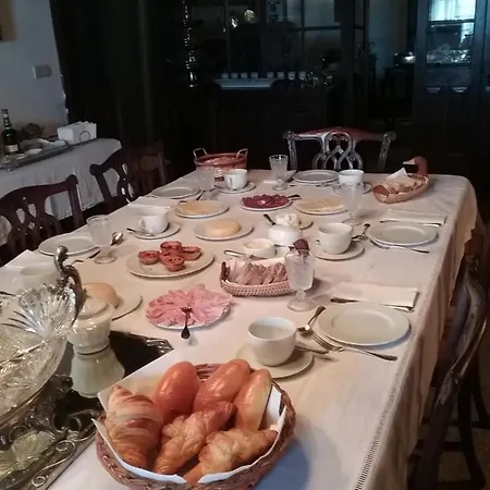 Solar Dos Olivas Bed & Breakfast *